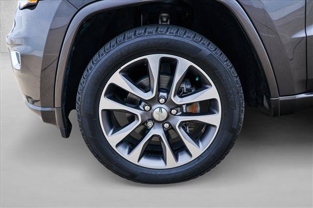 Used 2018 Jeep Grand Cherokee Overland AWD/4WD image 9