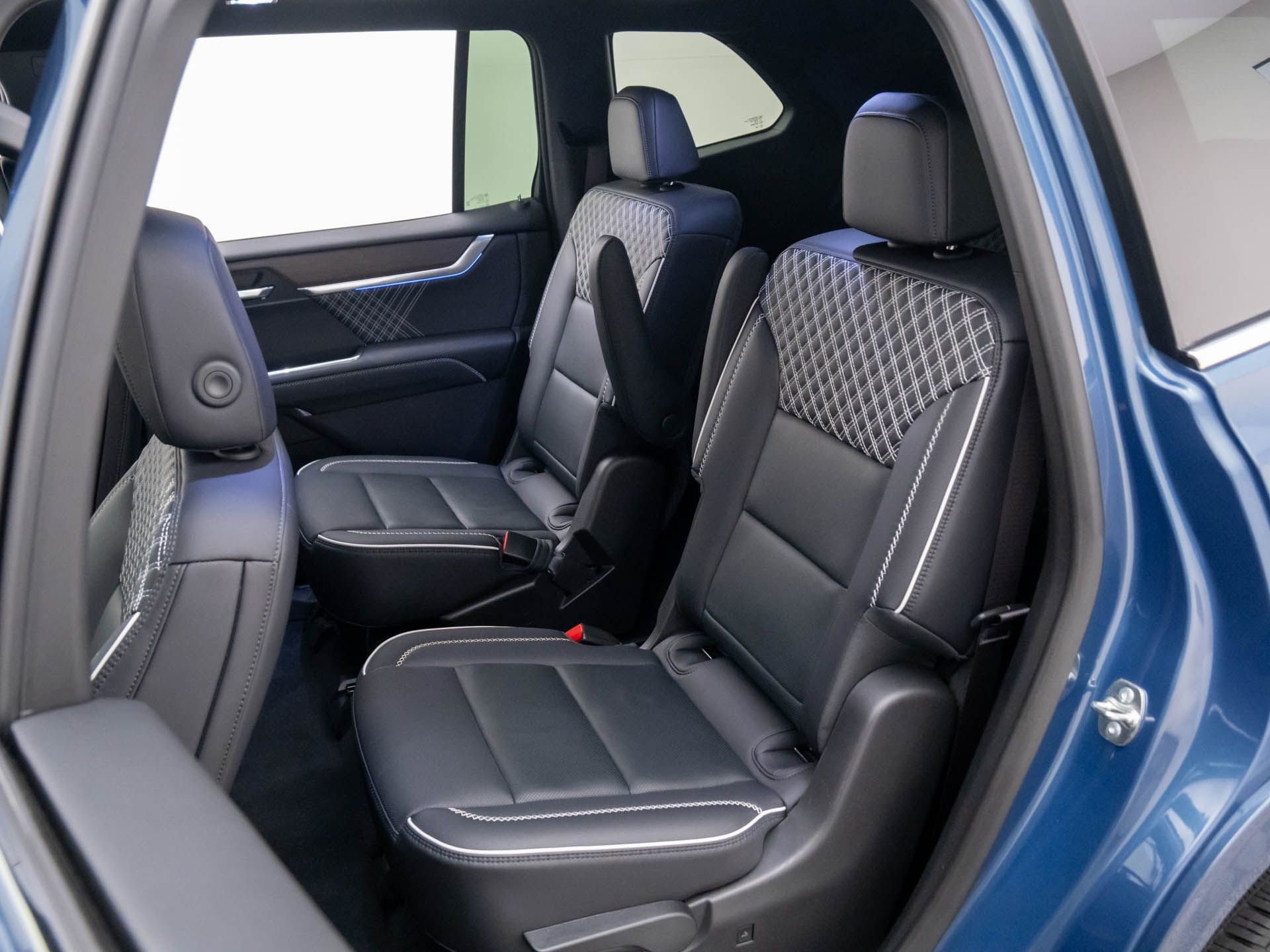 Used 2025 GMC Acadia Denali w/ Super Cruise Package image 18