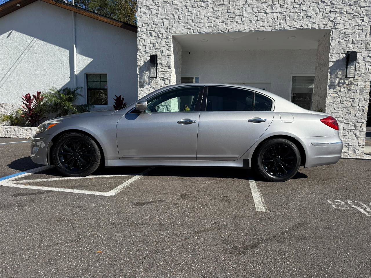 Used 2013 Hyundai Genesis 3.8 image 2
