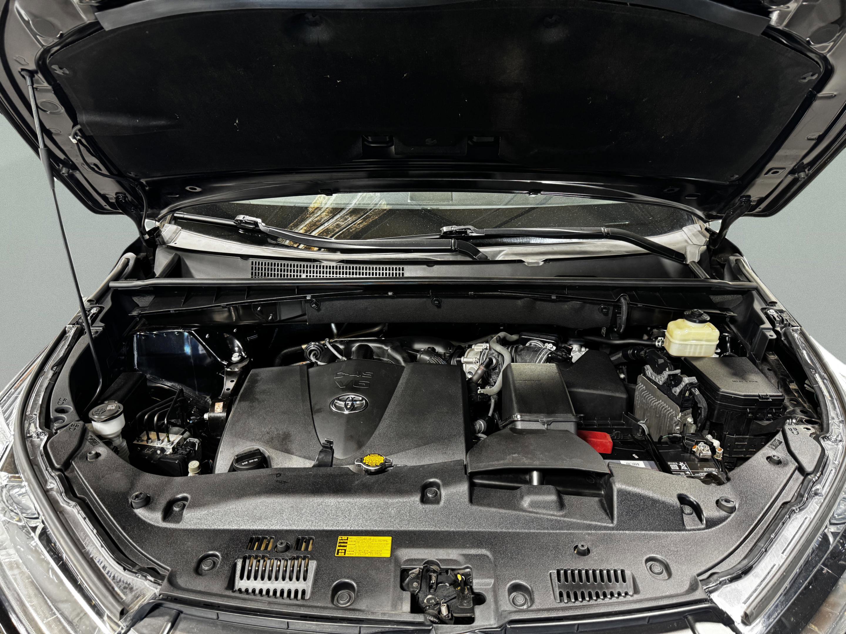 Used 2017 Toyota Highlander Limited AWD/4WD image 40