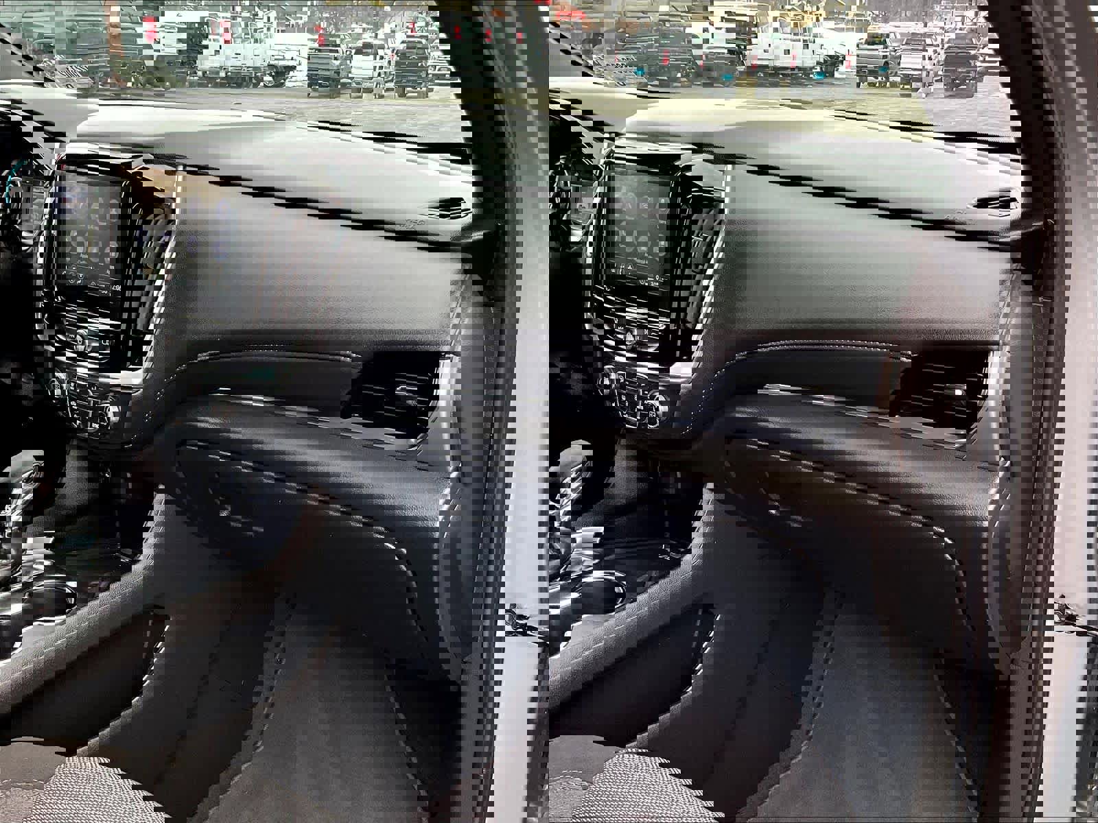 Used 2023 Chevrolet Traverse LT image 13