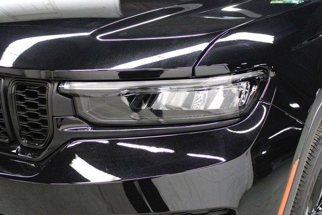 New 2025 Jeep Grand Cherokee Altitude image 34