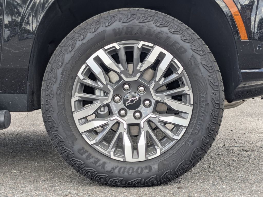 Certified 2025 Chevrolet Suburban Z71 AWD/4WD image 11