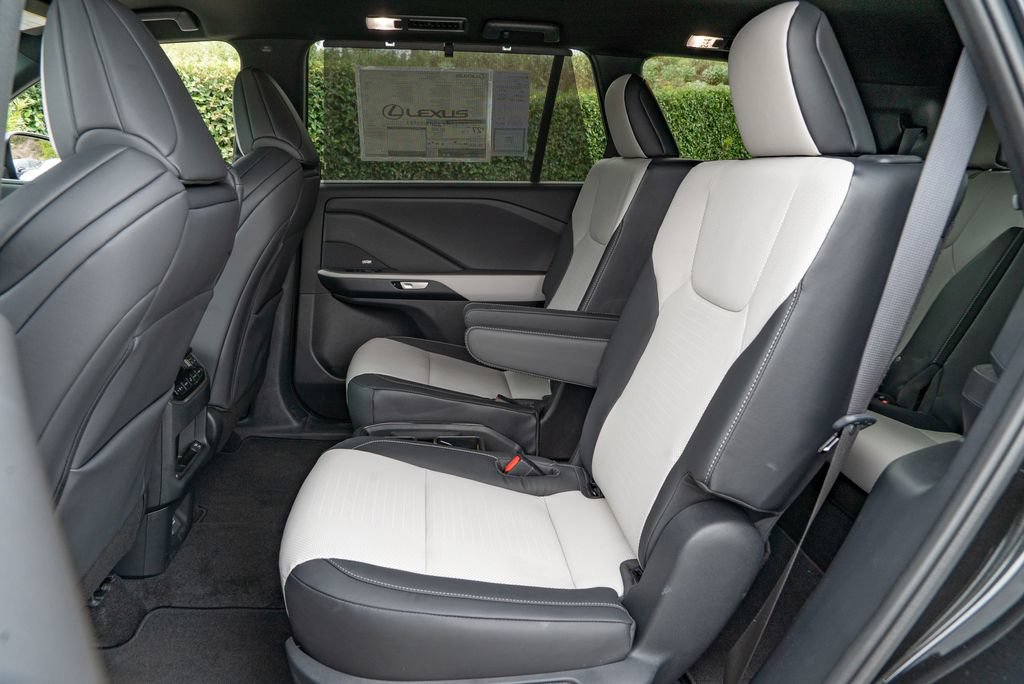 New 2026 Lexus TX 500h AWD image 19