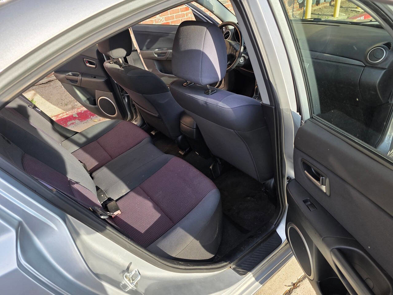 Used 2004 MAZDA MAZDA3 s w/ Moonroof & 6-CD Pkg FWD image 12