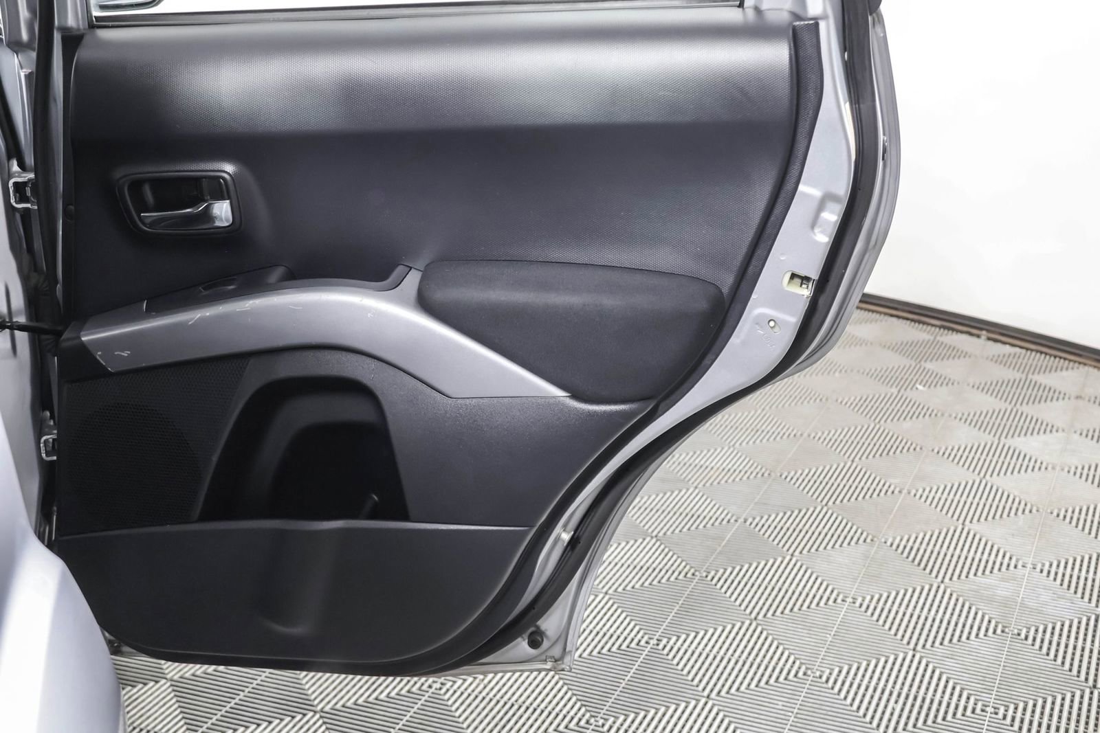 Used 2009 Mitsubishi Outlander ES image 37