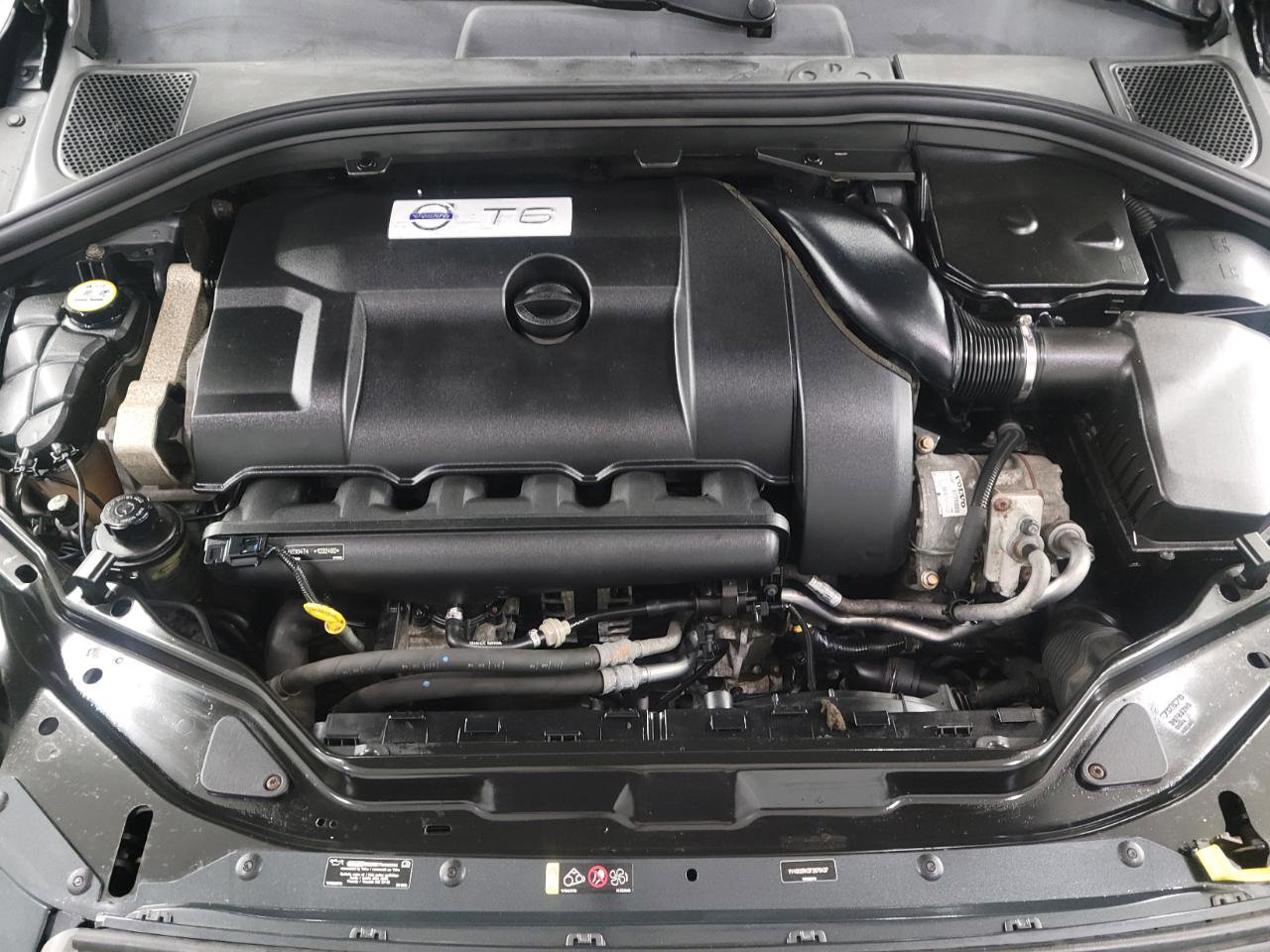 Used 2015 Volvo XC60 T6 w/ Proximity Package image 36