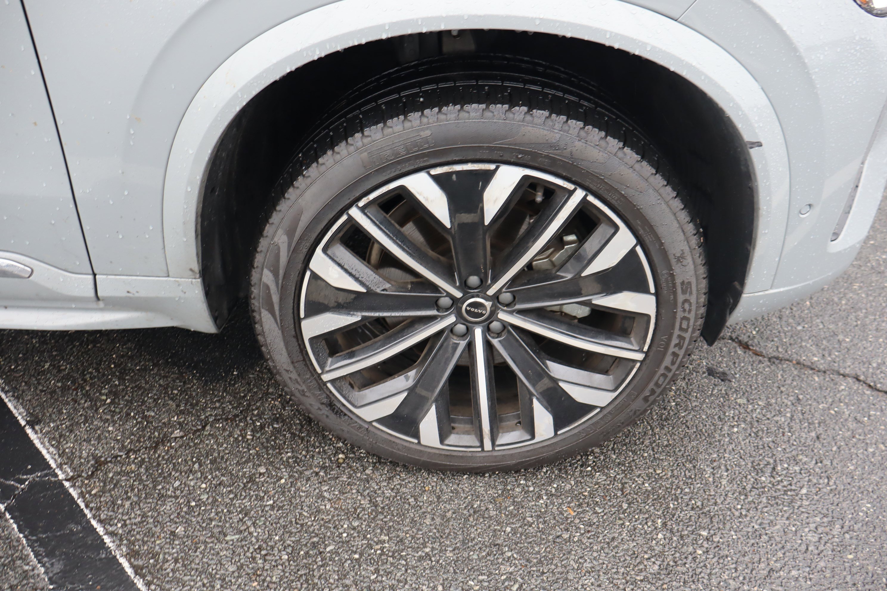 Used 2025 Volvo XC90 B6 Plus image 39