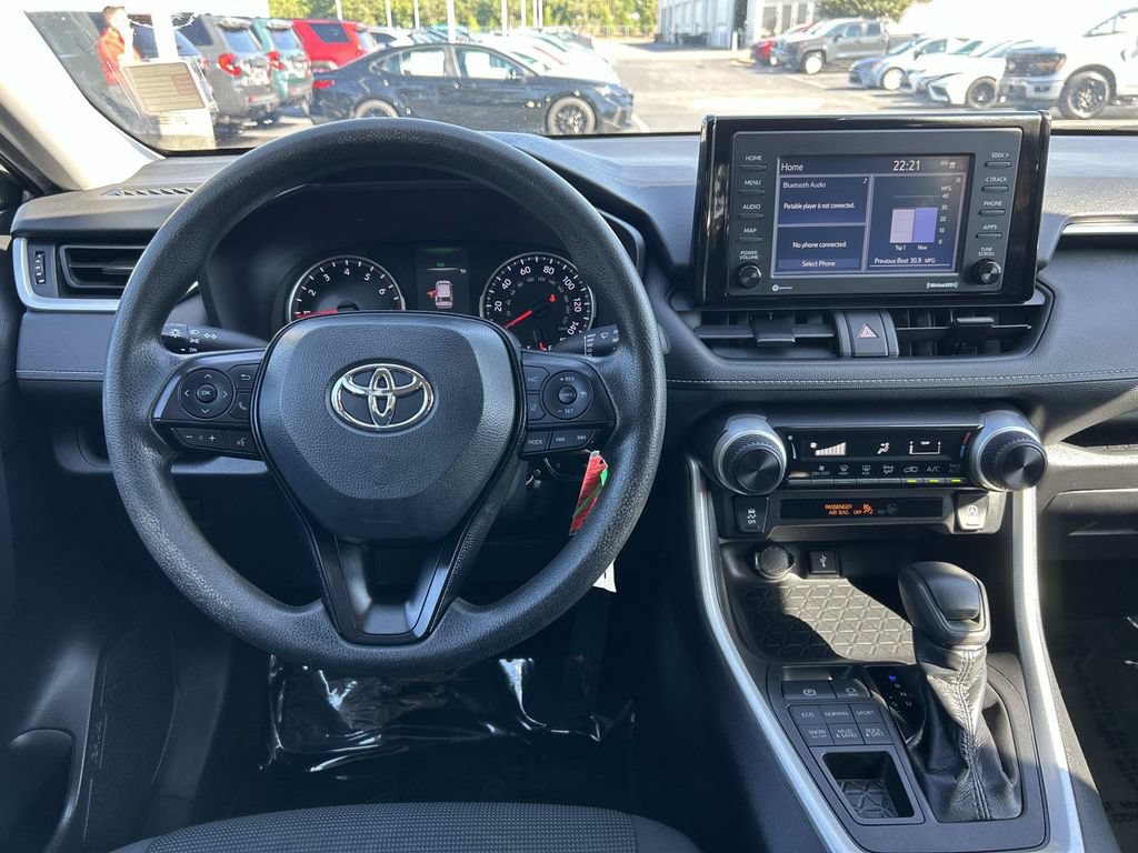 Used 2021 Toyota RAV4 LE AWD/4WD image 15