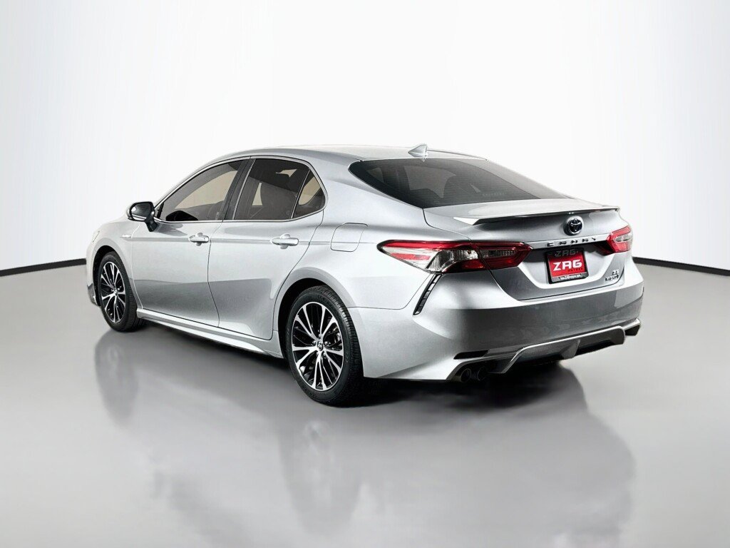 Used 2018 Toyota Camry SE w/ Audio Package FWD image 3
