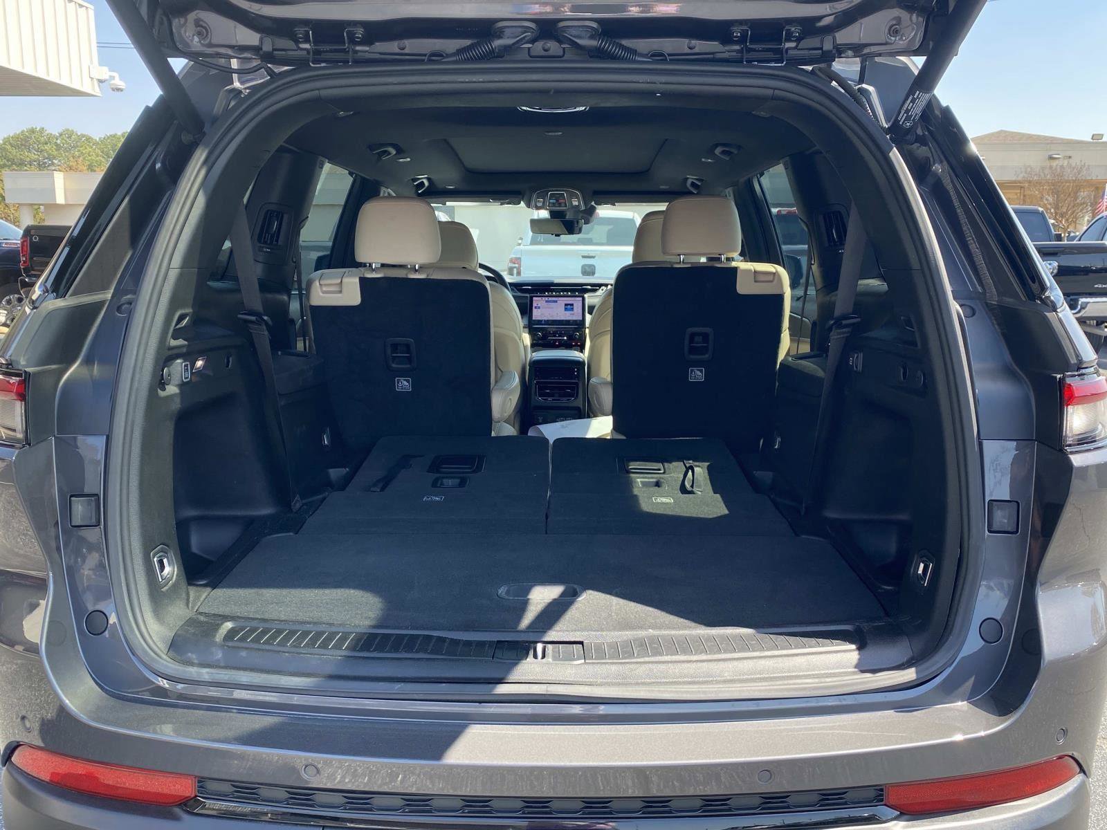 Certified 2023 Jeep Grand Cherokee L Limited w/ Luxury Tech Group II image 7