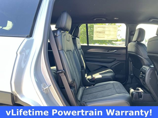 New 2025 Jeep Grand Cherokee L Laredo image 18