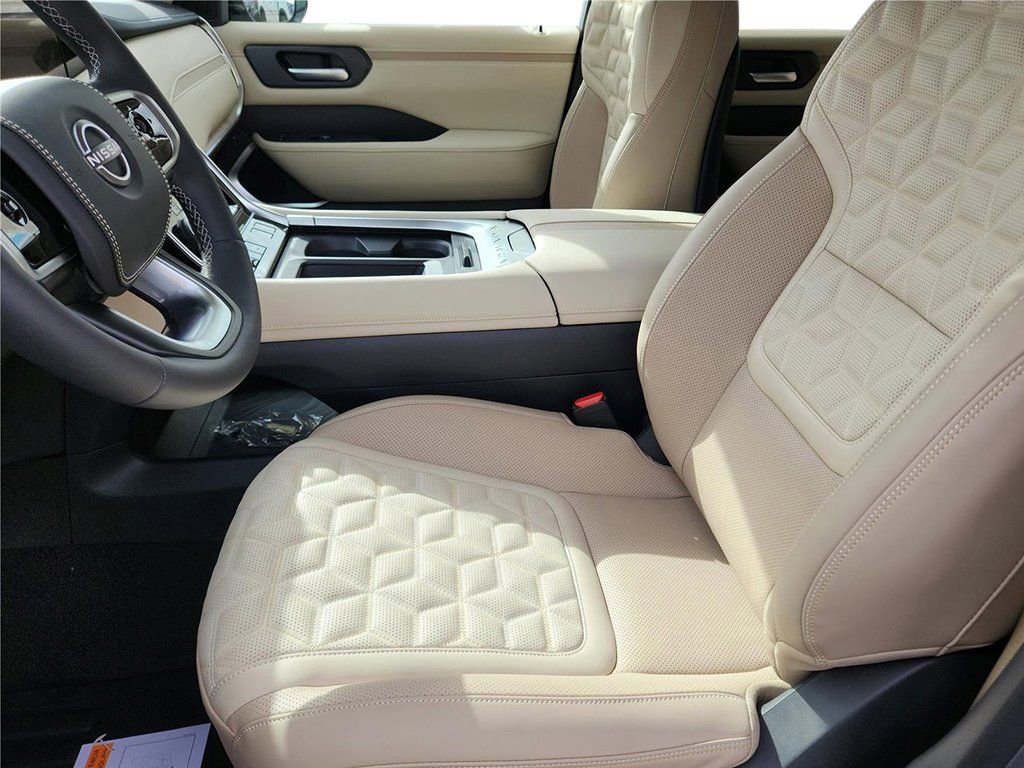 Used 2025 Nissan Armada Platinum Reserve AWD/4WD image 8