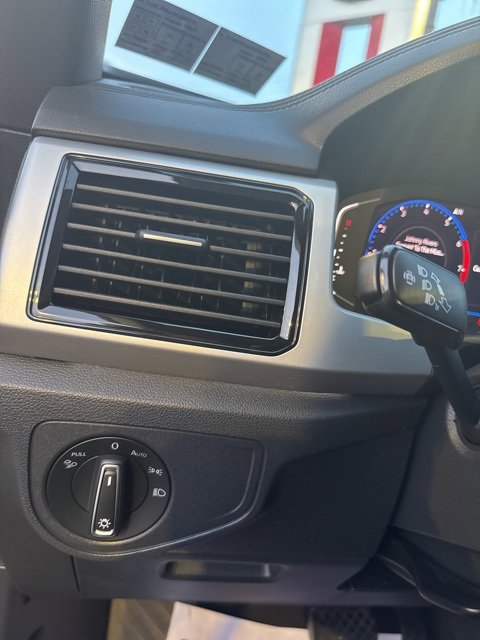 Used 2021 Volkswagen Atlas Cross Sport SEL image 33