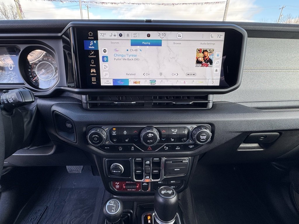 Used 2025 Jeep Wrangler Willys image 27