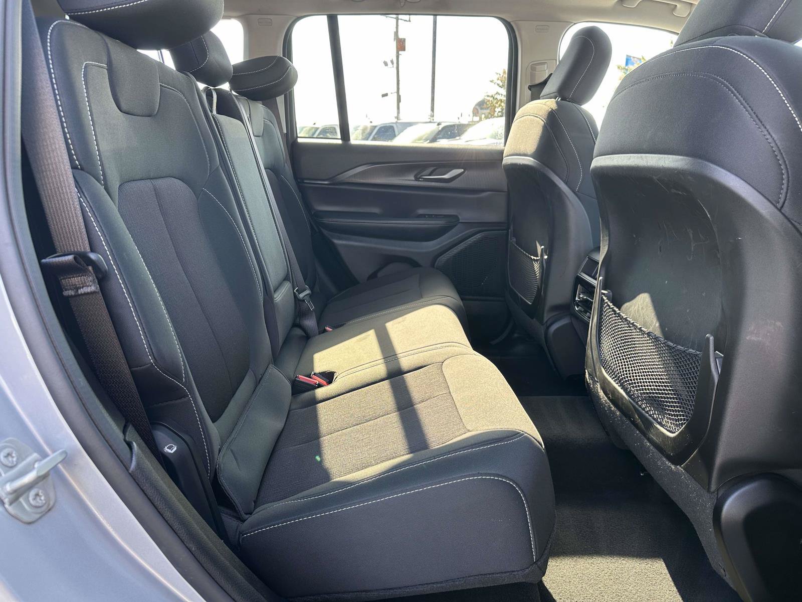 Used 2023 Jeep Grand Cherokee Laredo AWD/4WD image 27