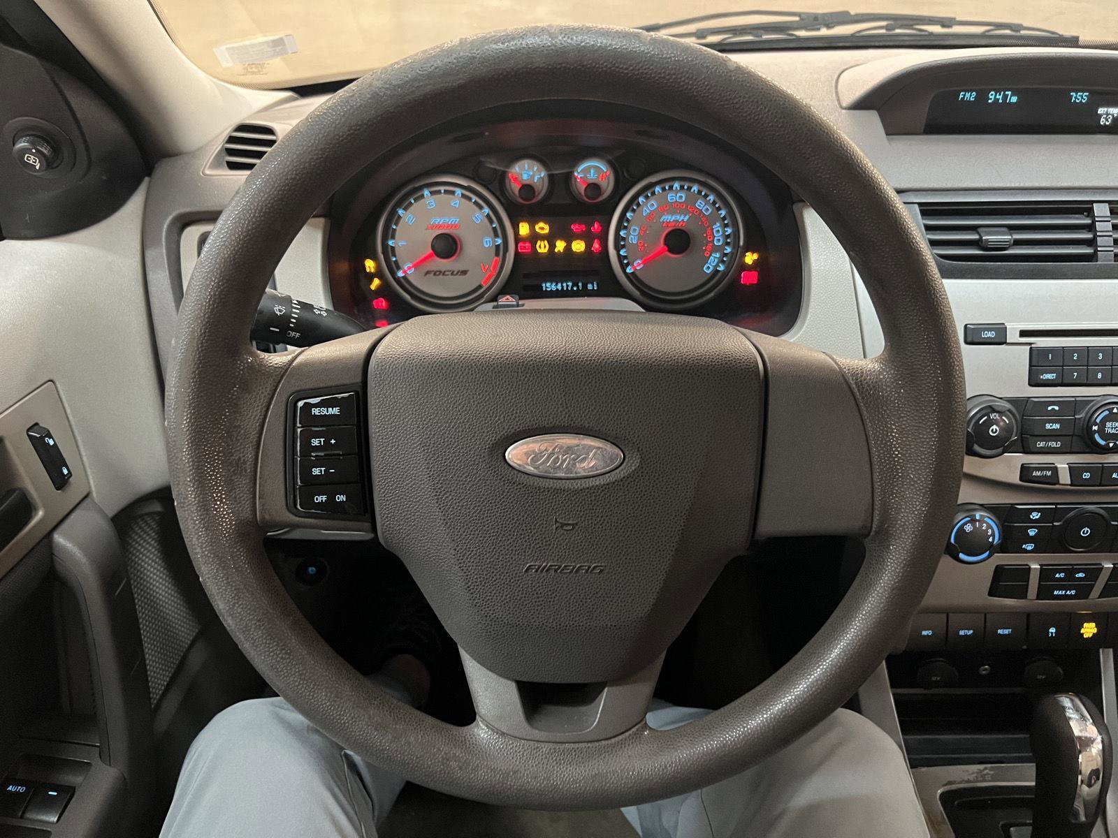 Used 2010 Ford Focus SE image 6