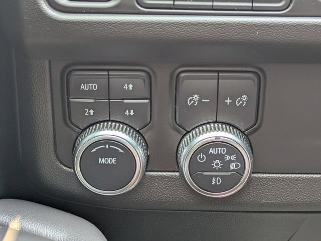 Used 2021 GMC Yukon AT4 AWD/4WD image 28