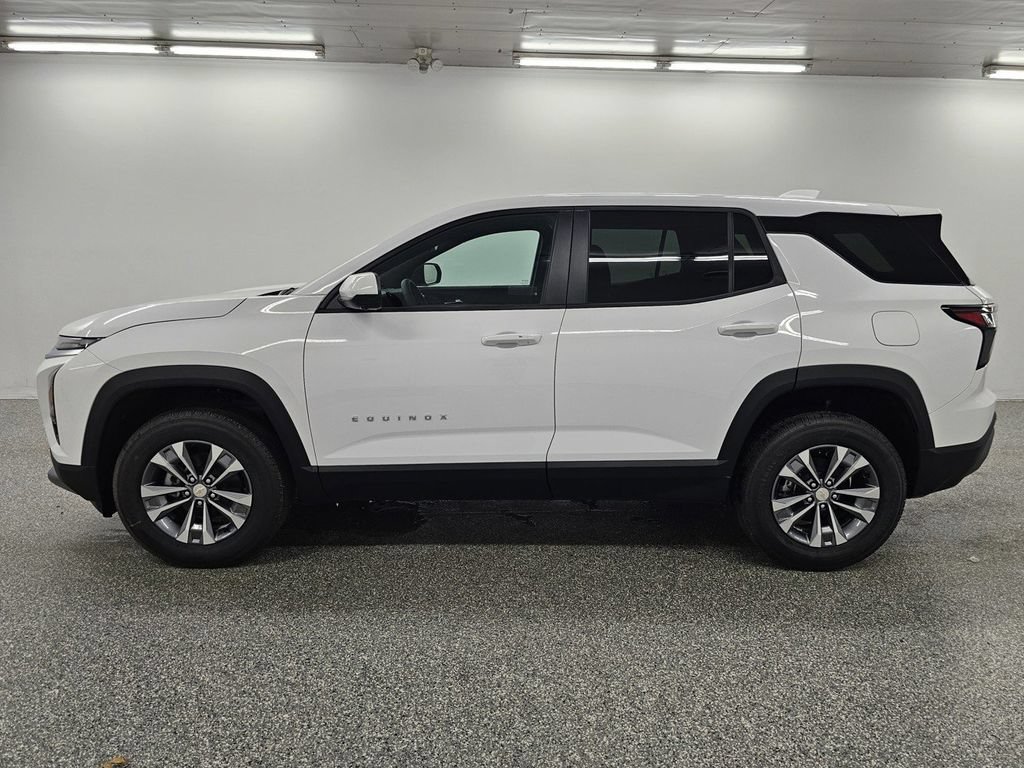 Used 2026 Chevrolet Equinox LT w/ Safety and Technology Package FWD image 9
