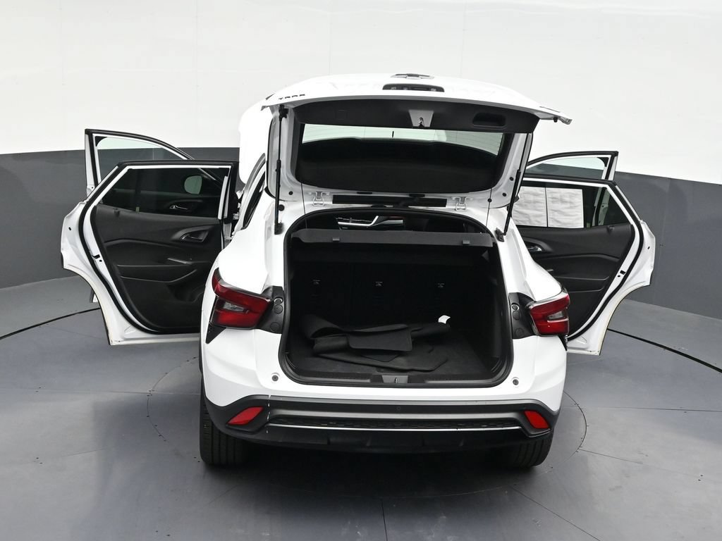Used 2025 Chevrolet Trax RS w/ Driver Confidence Package FWD image 35