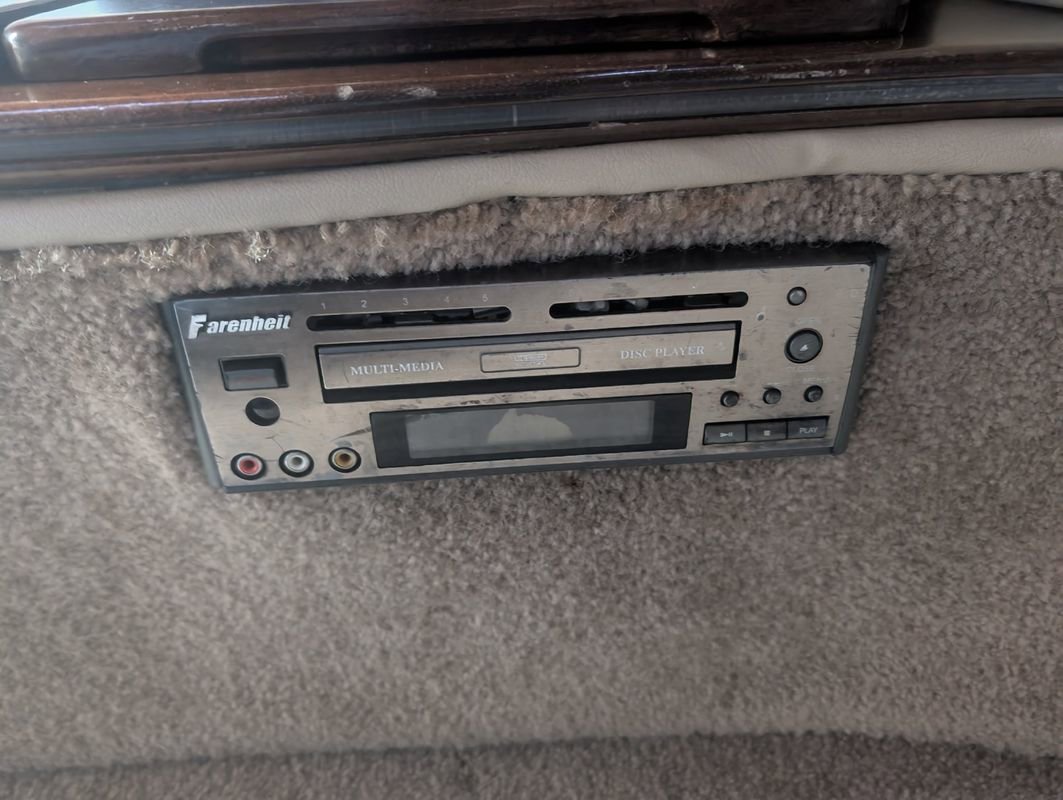 Used 1999 Lincoln Town Car Executive image 37