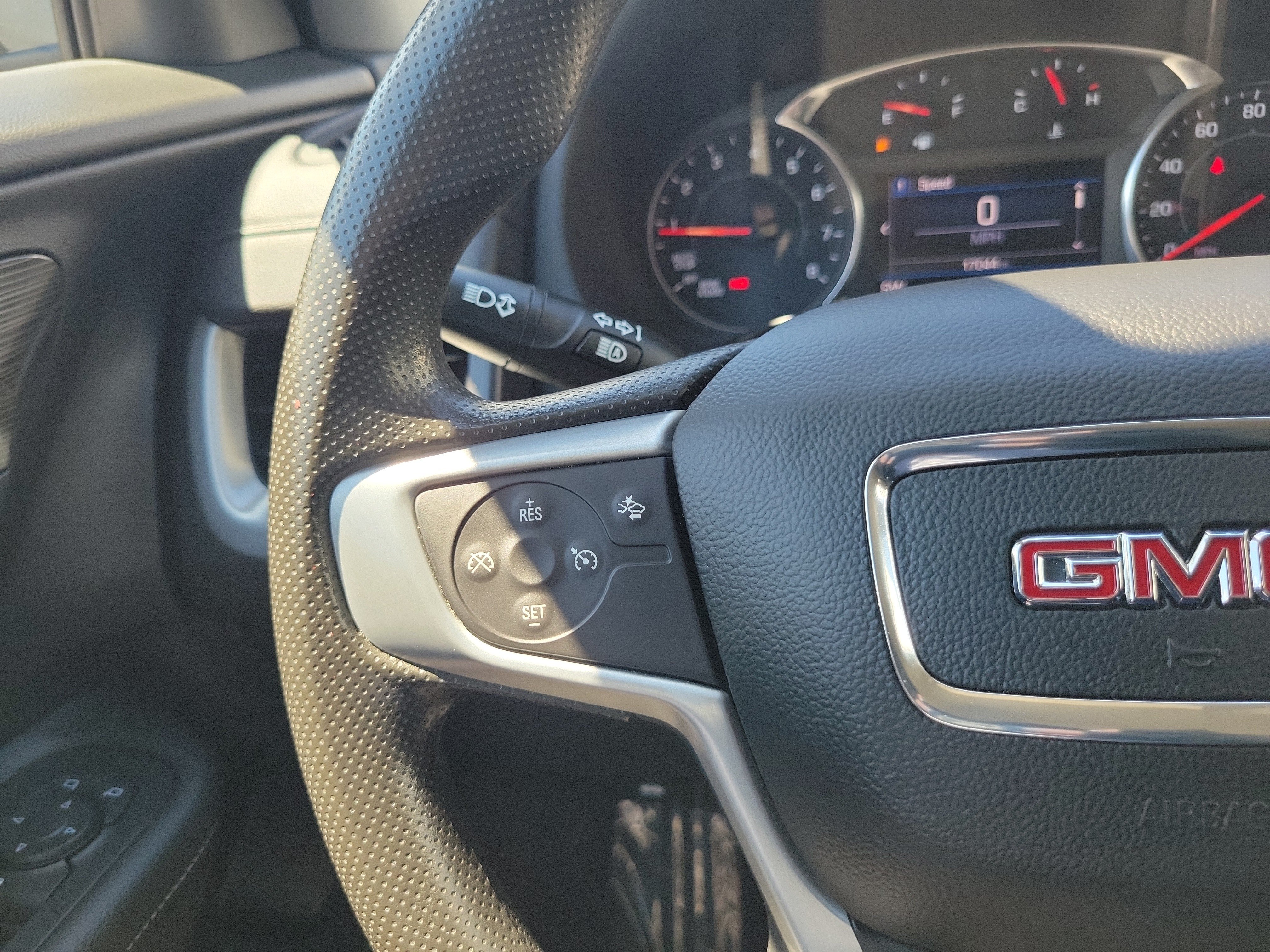 Used 2024 GMC Terrain SLE w/ Driver Convenience Package FWD image 19