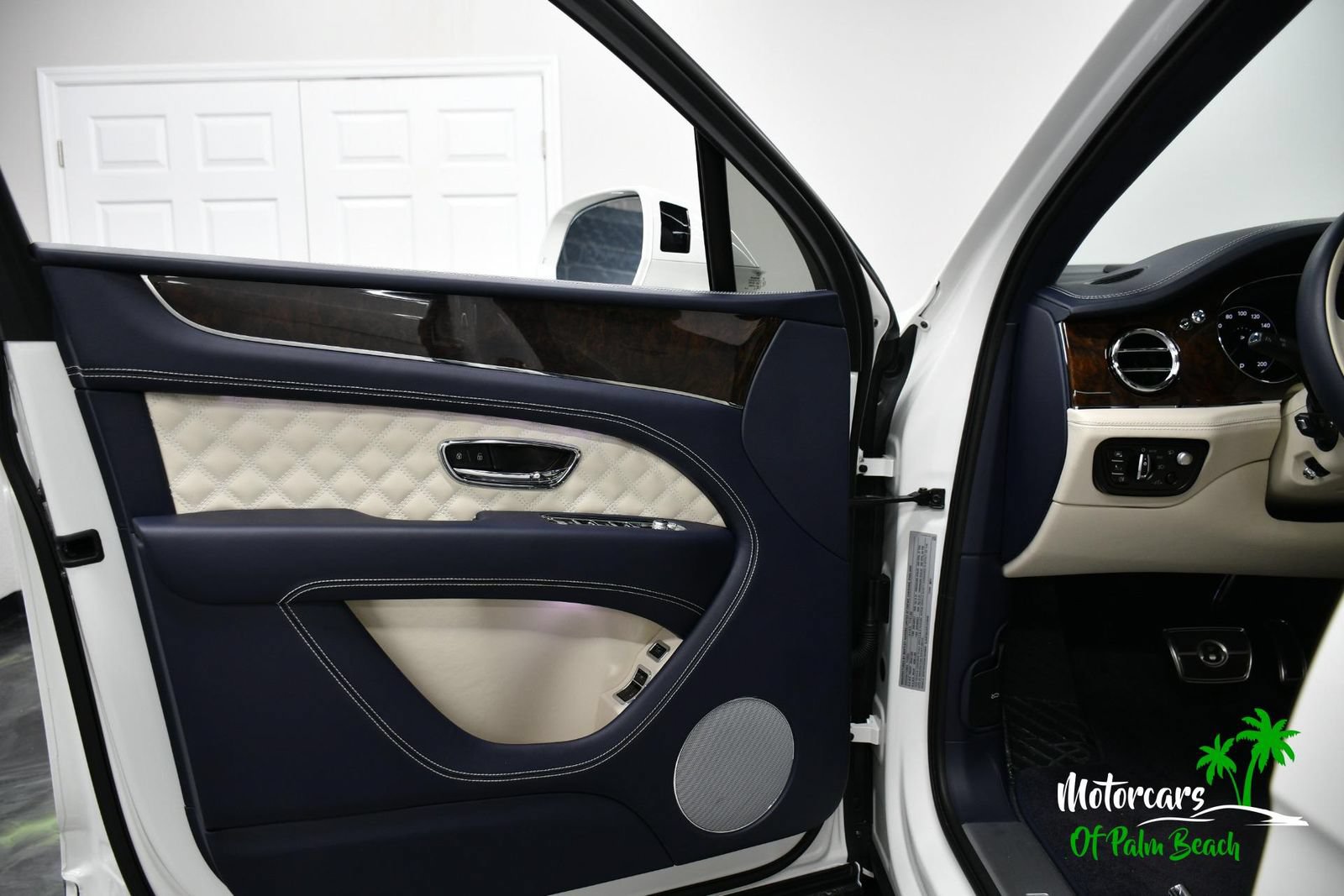 Used 2023 Bentley Bentayga AWD/4WD image 31
