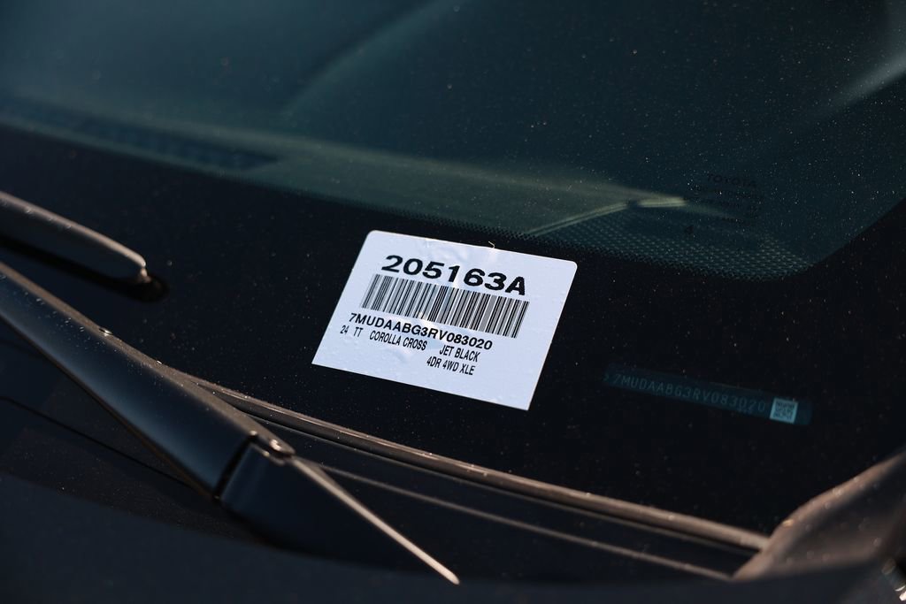 Used 2024 Toyota Corolla Cross XLE w/ Convenience Package image 39