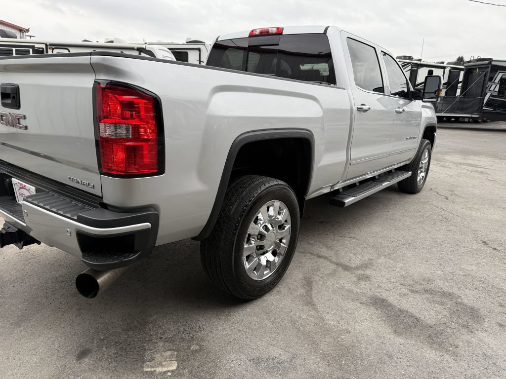 Used 2019 GMC Sierra 2500 Denali w/ Duramax Plus Package AWD/4WD image 23