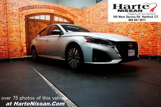 Certified 2025 Nissan Altima 2.5 SV FWD image 1