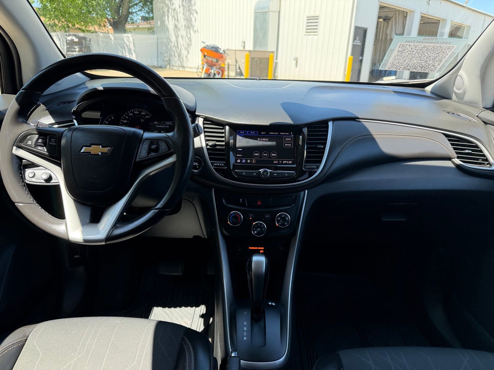 Used 2021 Chevrolet Trax LT w/ LT Convenience Package AWD/4WD image 18