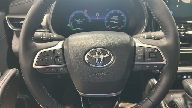 Used 2026 Toyota Highlander Platinum AWD/4WD image 17