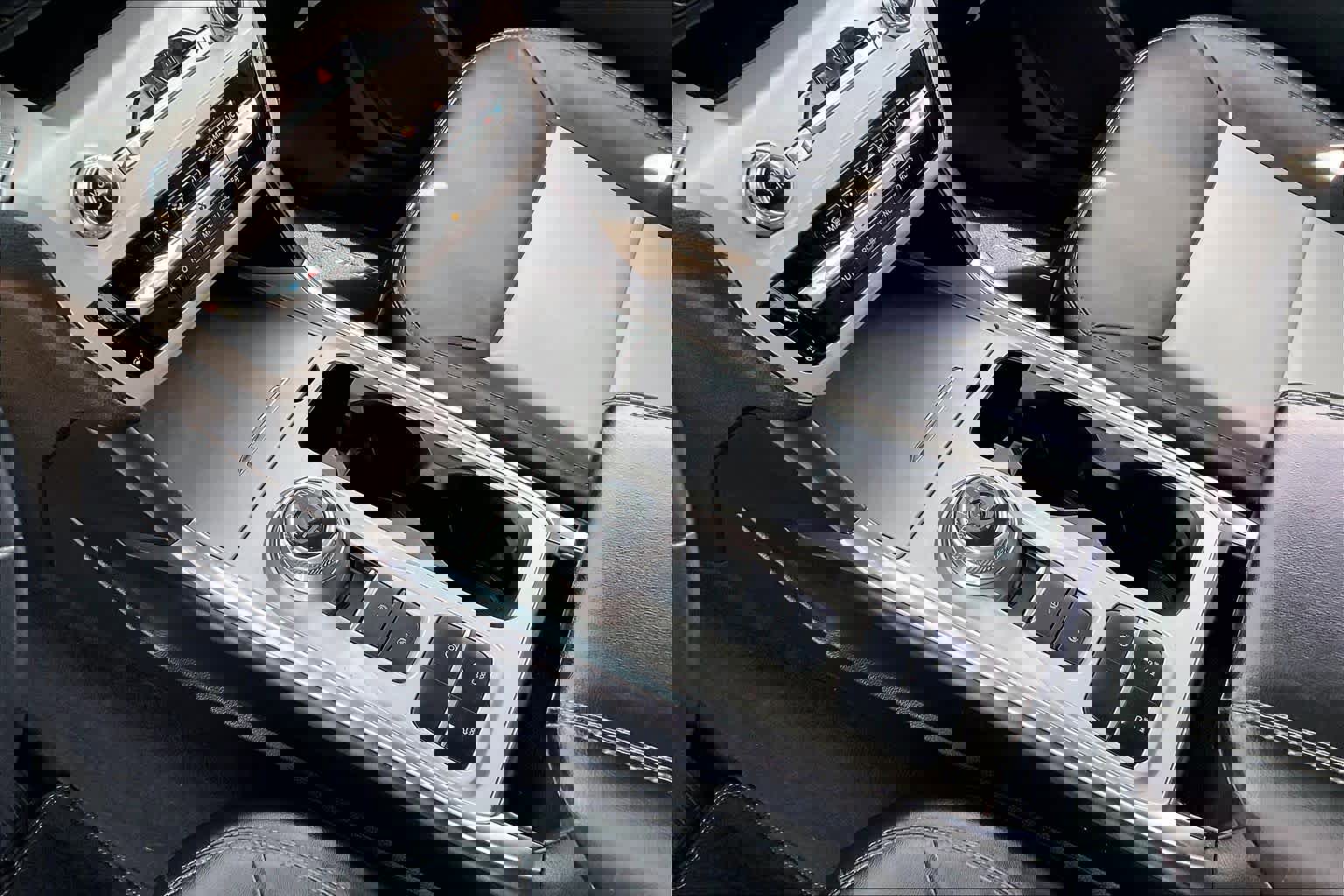 Used 2022 Ford Explorer XLT w/ Equipment Group 202A image 17