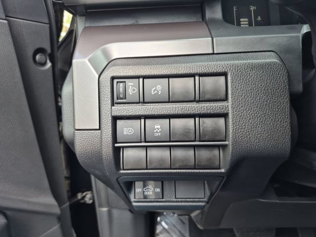 Used 2025 Toyota Tacoma SR5 AWD/4WD image 24