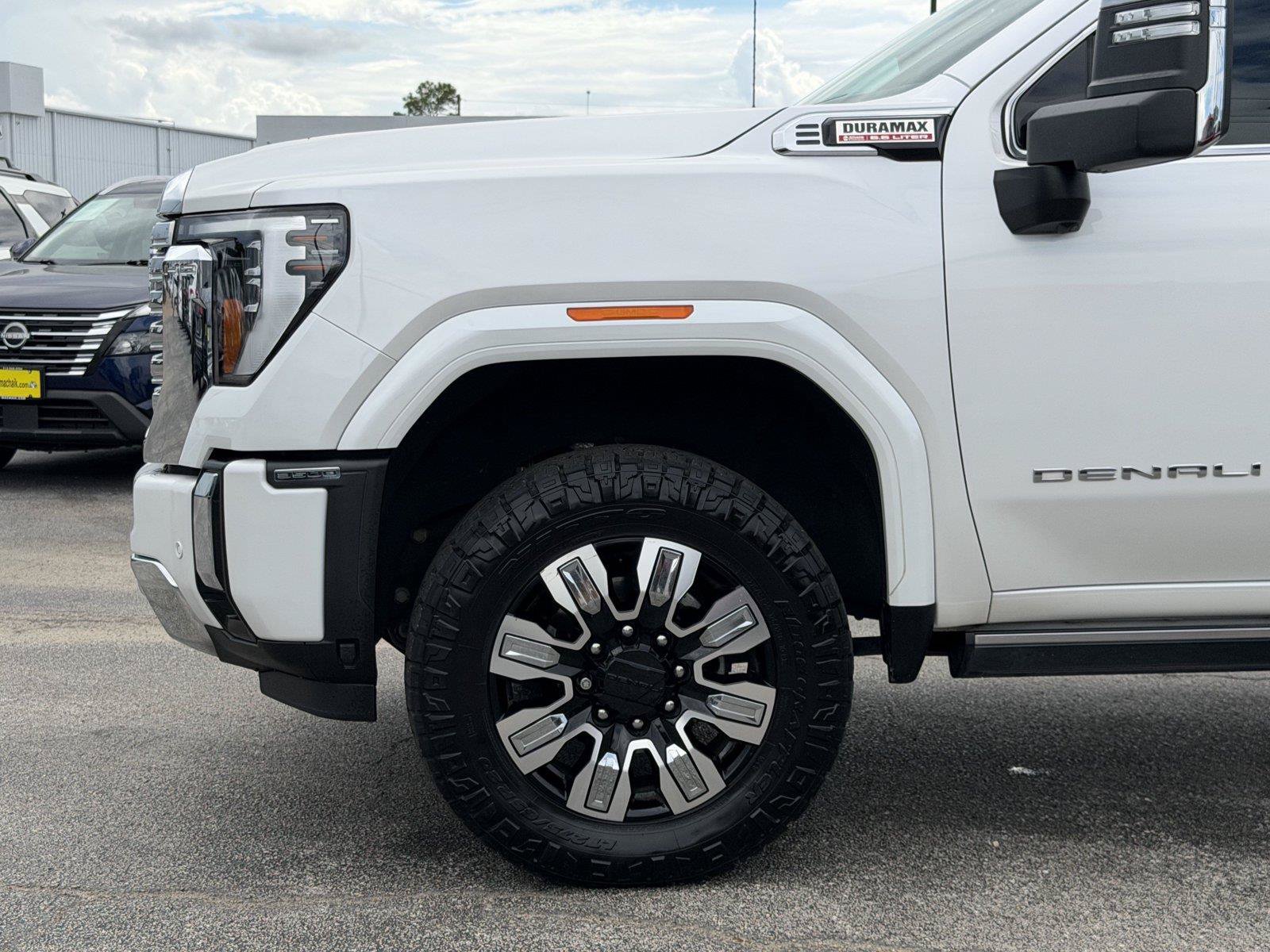 Used 2024 GMC Sierra 3500 Denali w/ Denali Reserve Package AWD/4WD image 10