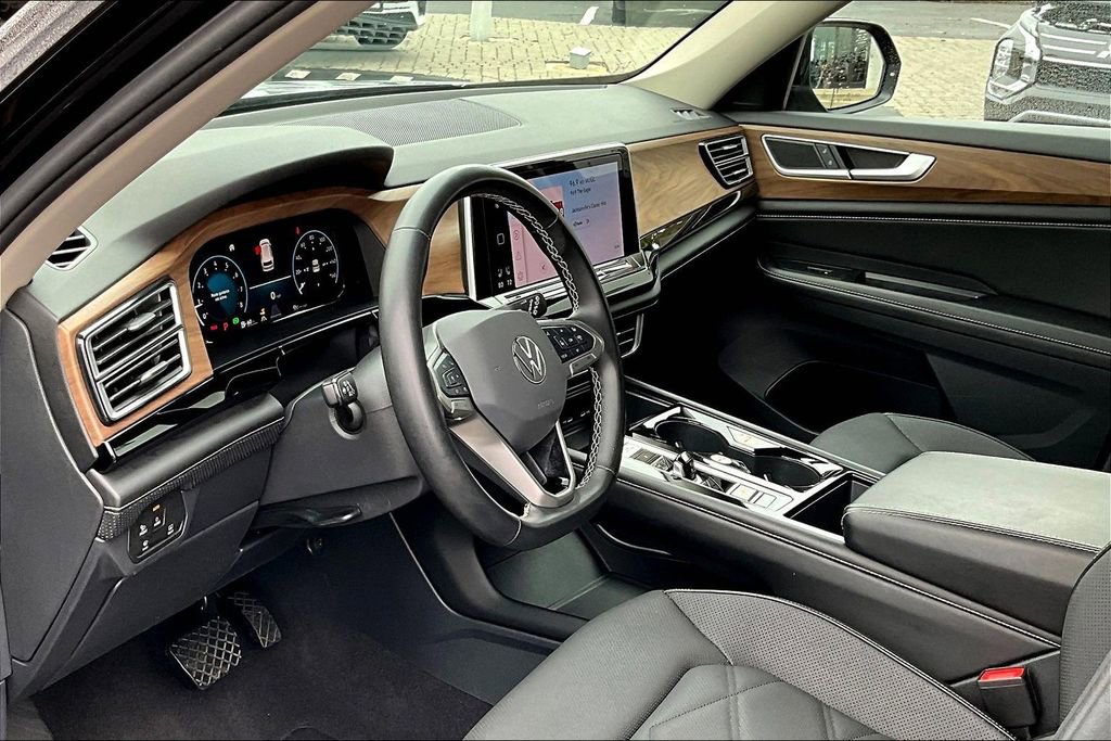 Used 2024 Volkswagen Atlas SE image 16