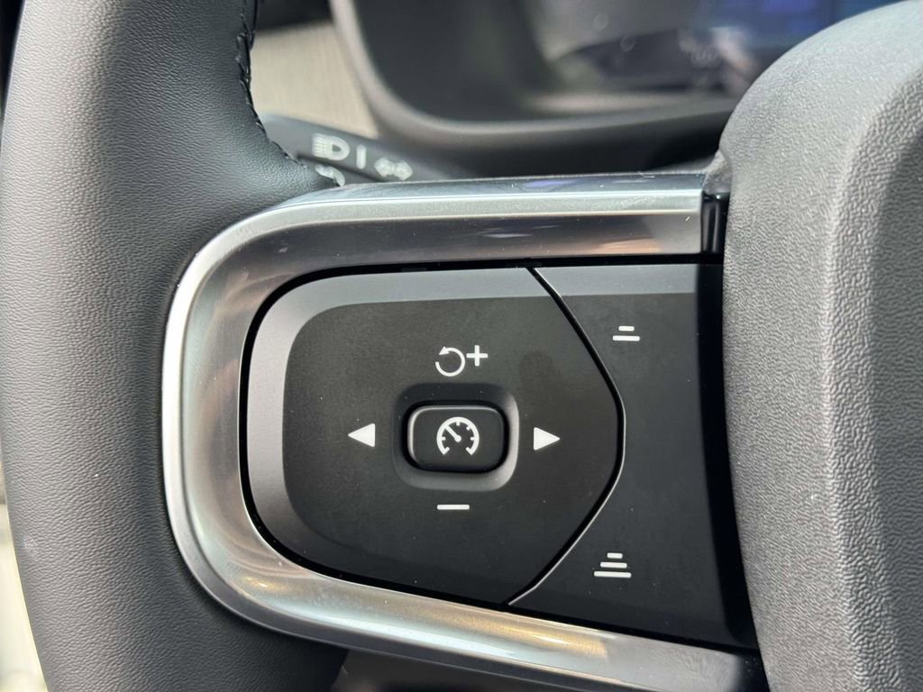 Certified 2026 Volvo XC40 B5 Plus w/ Protection Package Premier image 19