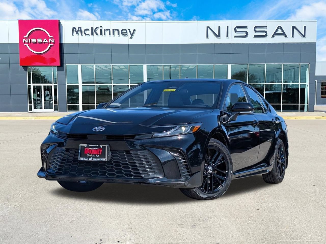 Used 2025 Toyota Camry SE AWD/4WD image 1
