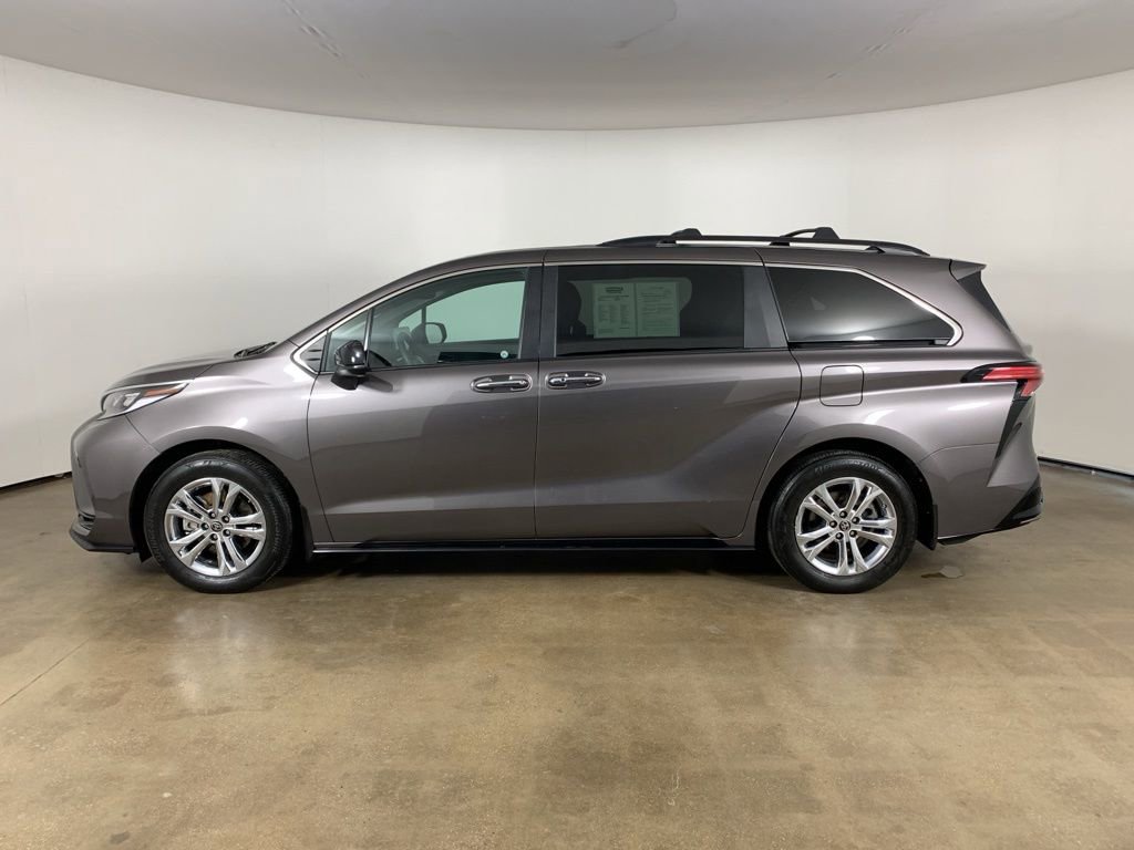Used 2022 Toyota Sienna XSE image 17
