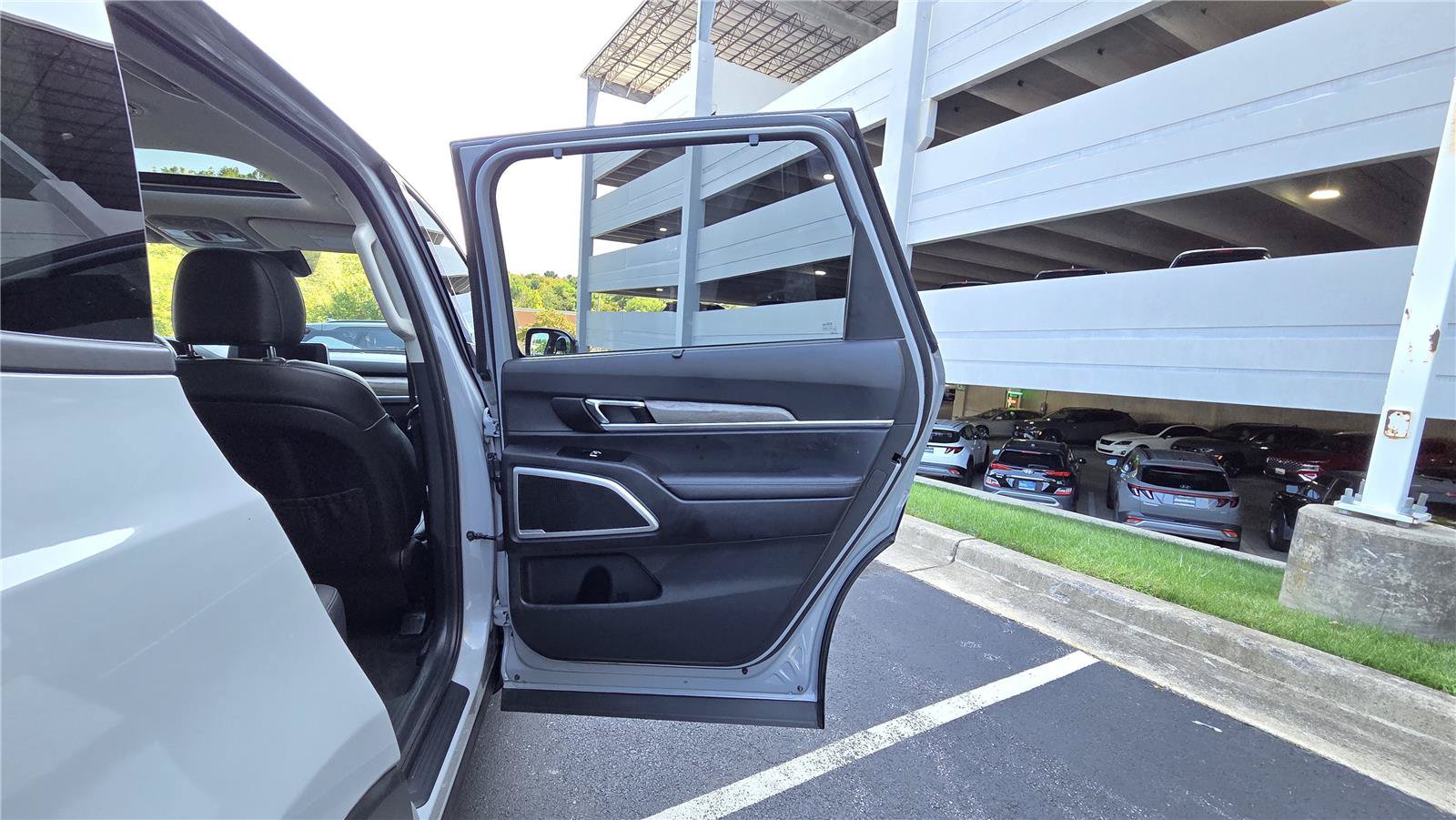 Used 2021 Kia Telluride EX w/ EX Premium Package AWD/4WD image 36