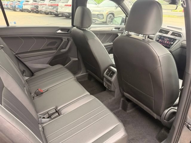 Certified 2024 Volkswagen Tiguan SE R-Line AWD/4WD image 16
