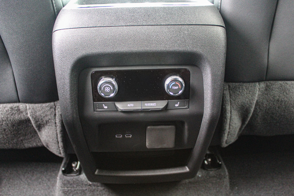 New 2026 Chevrolet Traverse RS w/ LPO, Floor Liner Package FWD image 27