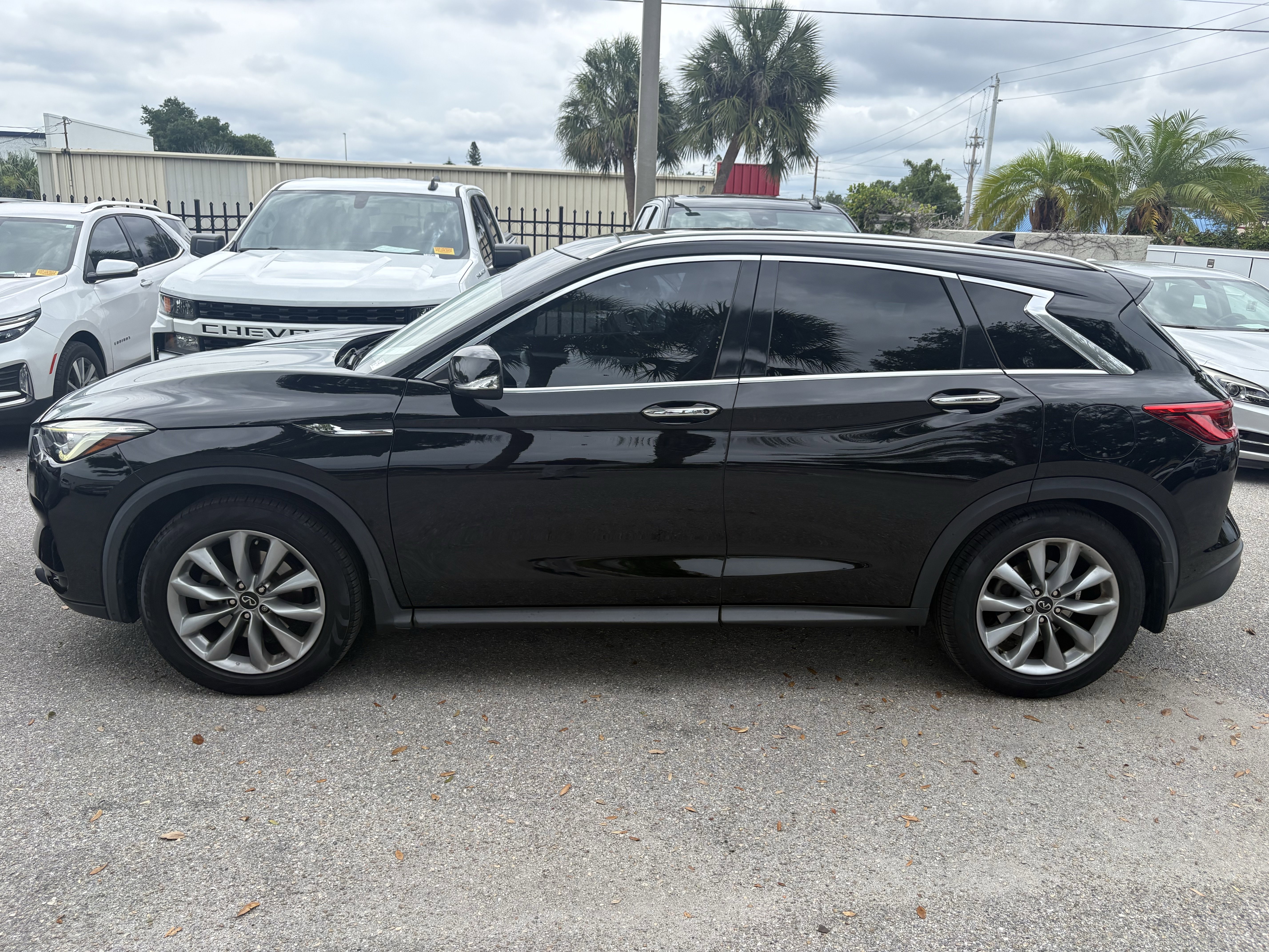 Used 2021 INFINITI QX50 Luxe FWD image 4