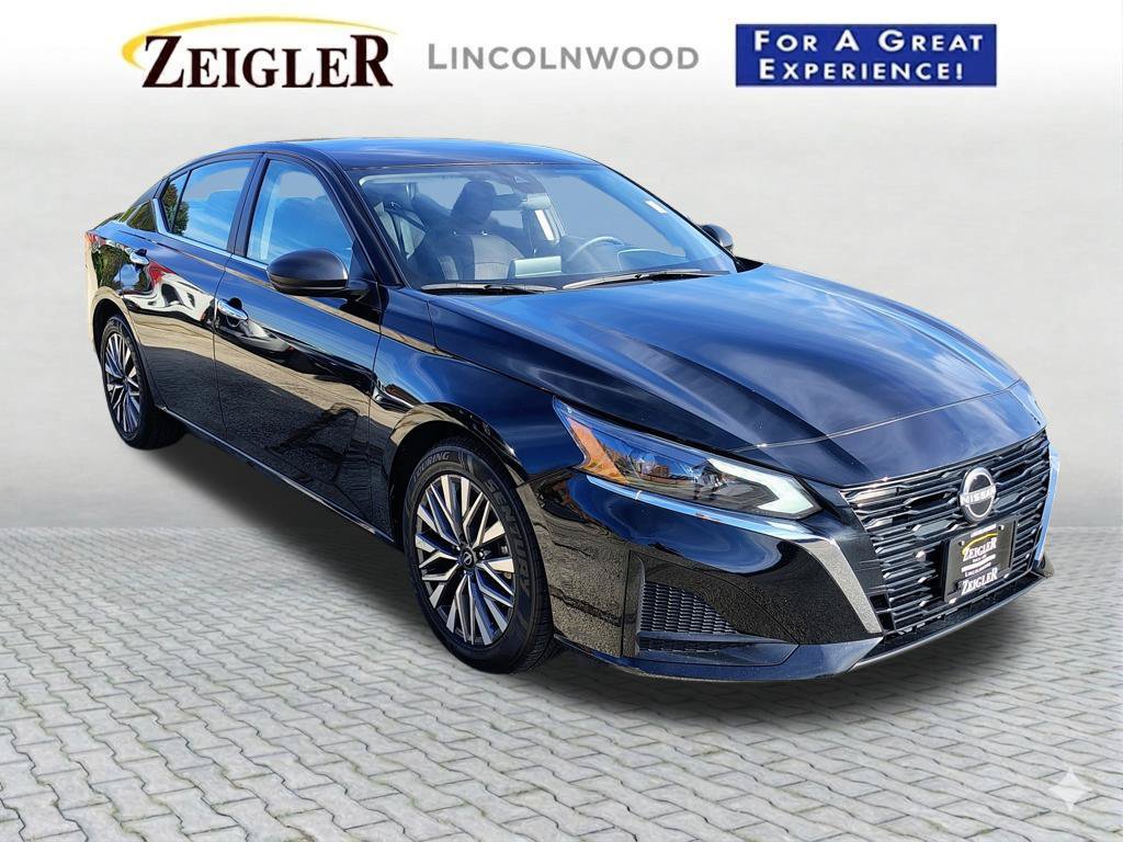 Used 2024 Nissan Altima 2.5 SV FWD image 3