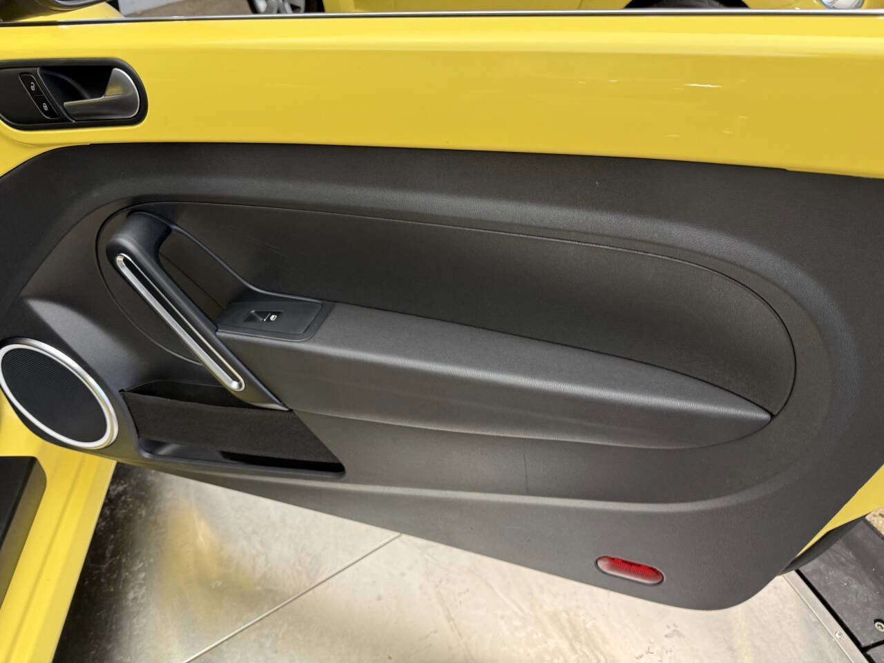 Used 2013 Volkswagen Beetle 2.5 image 21