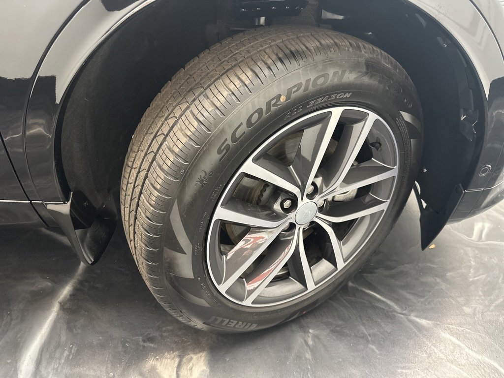 Used 2025 Land Rover Discovery Sport S image 39