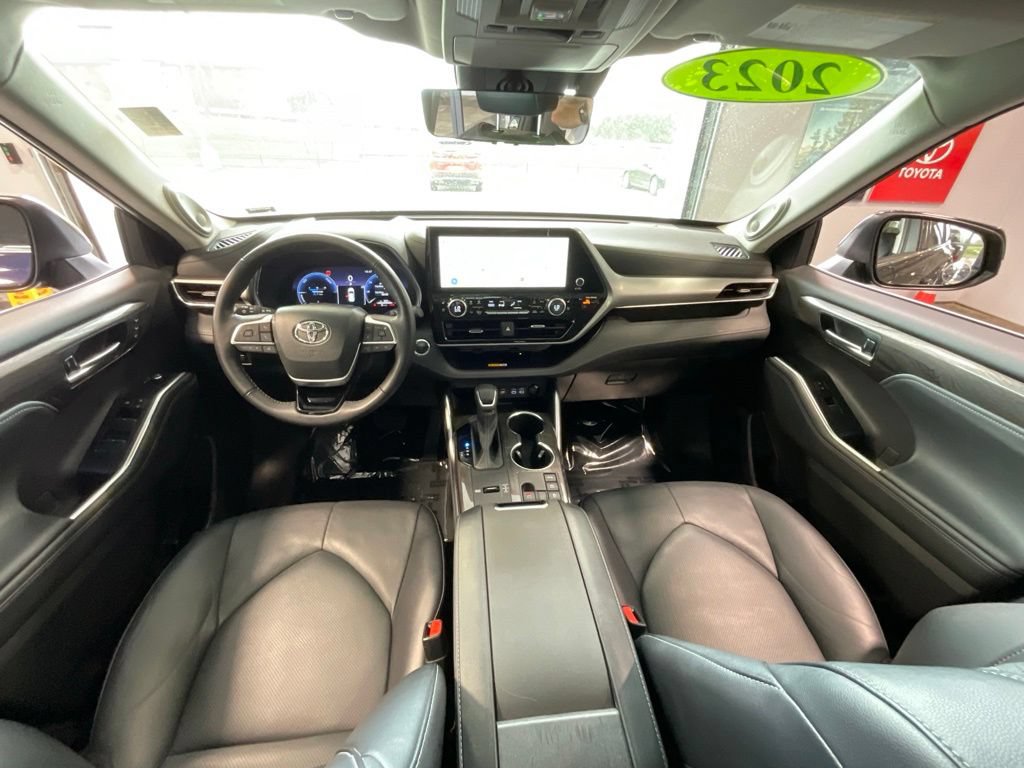 Used 2023 Toyota Highlander Platinum AWD/4WD image 7