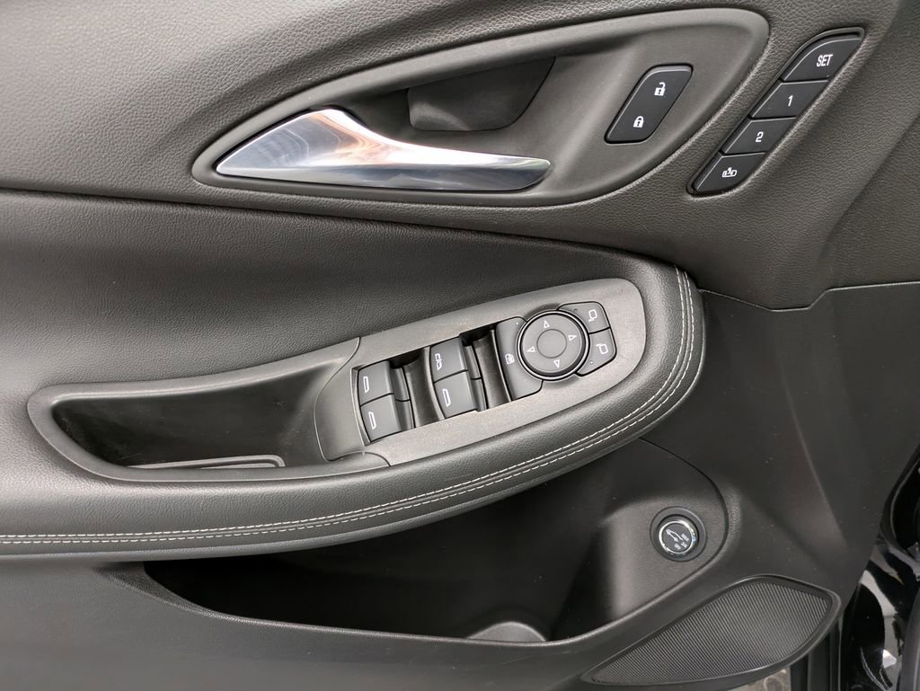 Used 2022 Buick Encore GX Essence w/ Advanced Technology Package FWD image 10