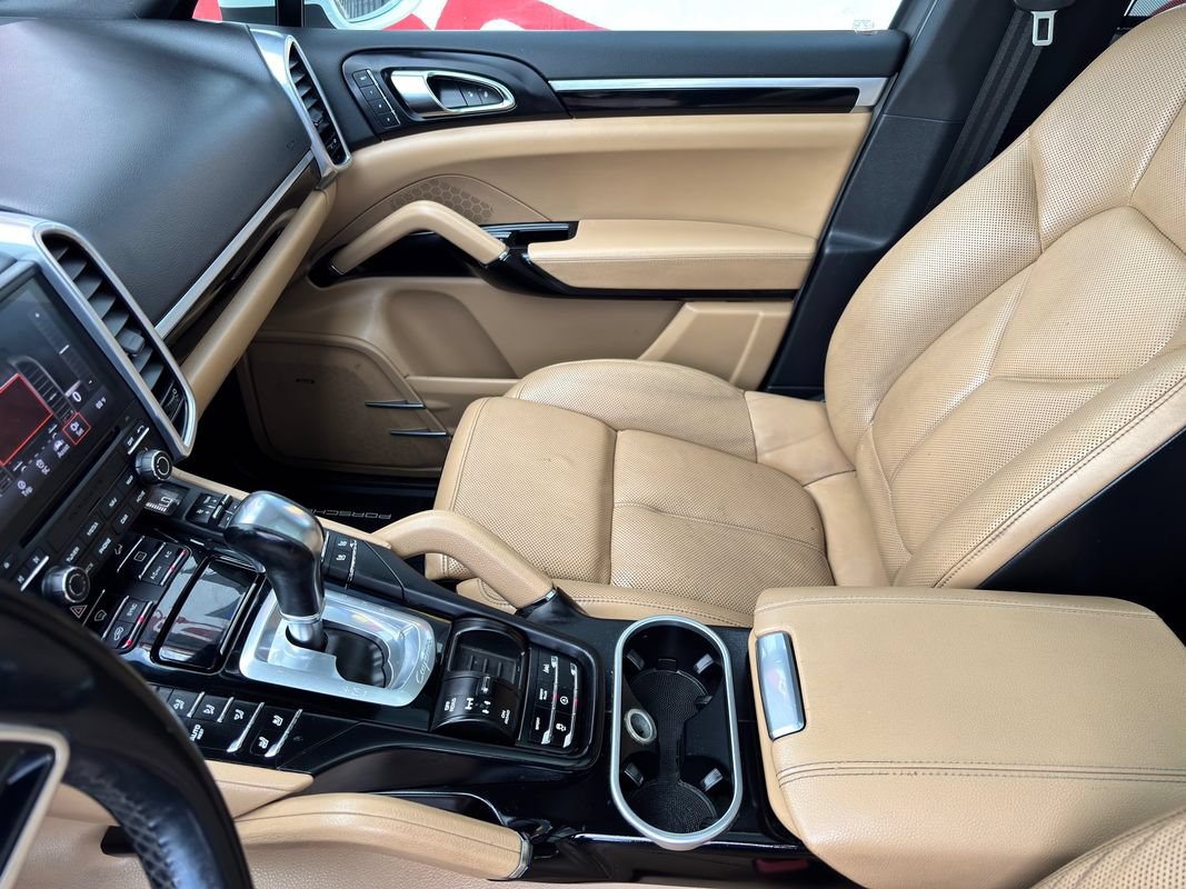 Used 2017 Porsche Cayenne S w/ Premium Plus Package AWD/4WD image 21