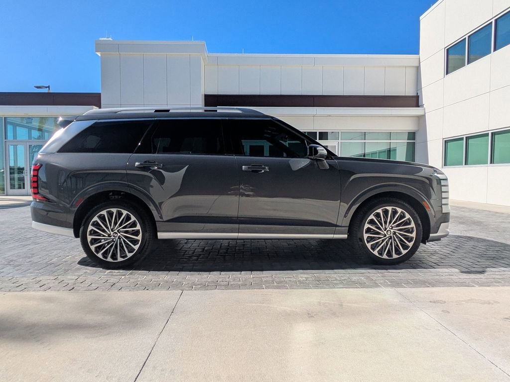 Used 2026 Hyundai Palisade Calligraphy image 4